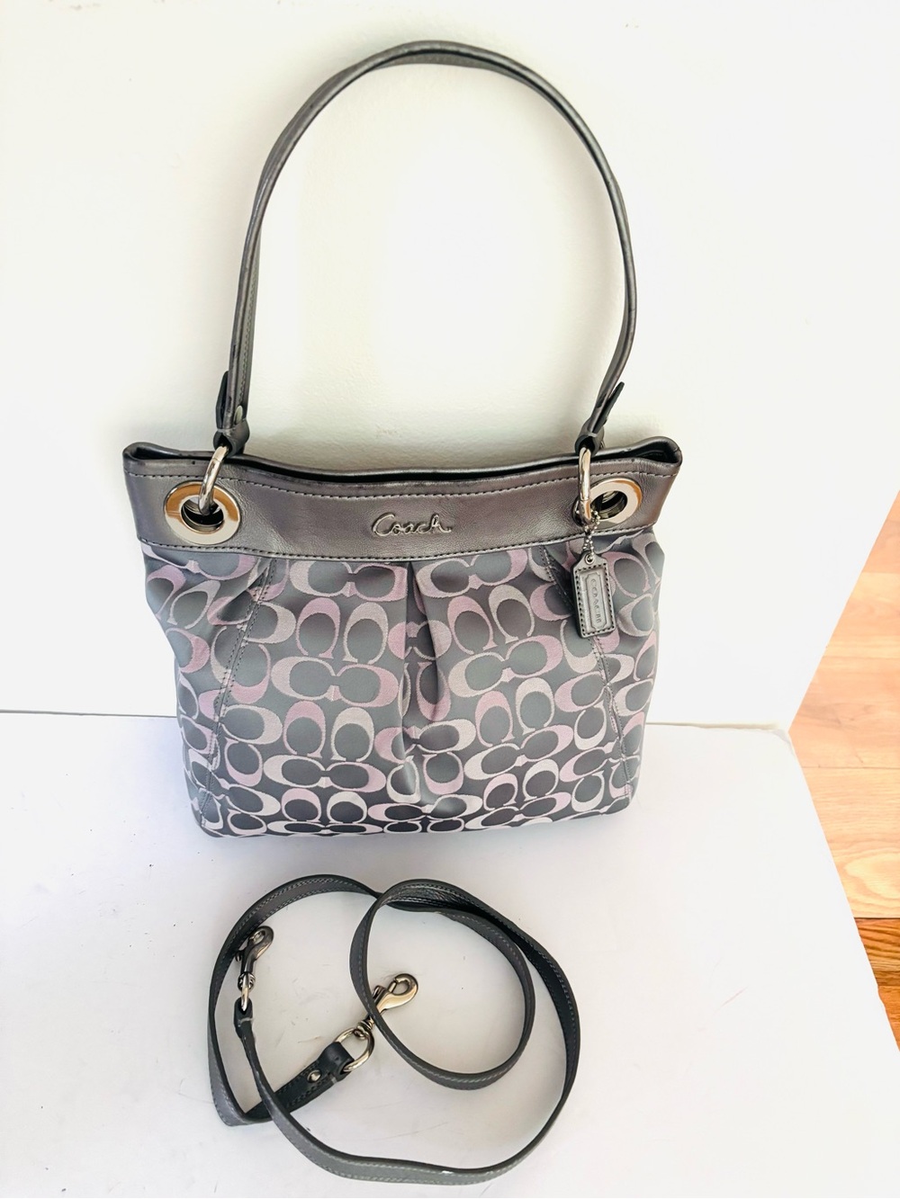 Like new Coach Ashley crossbody bag - Picture 2 of 12
